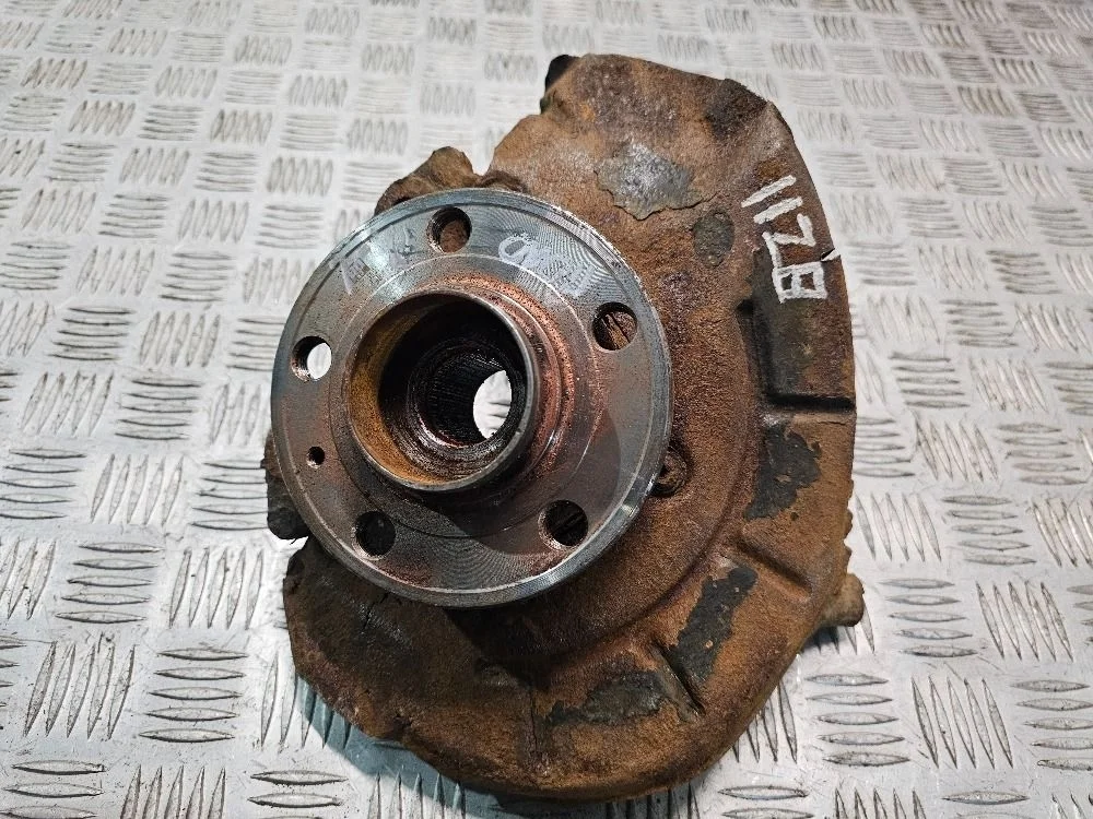 Кулак поворотный передний левый Volkswagen Polo