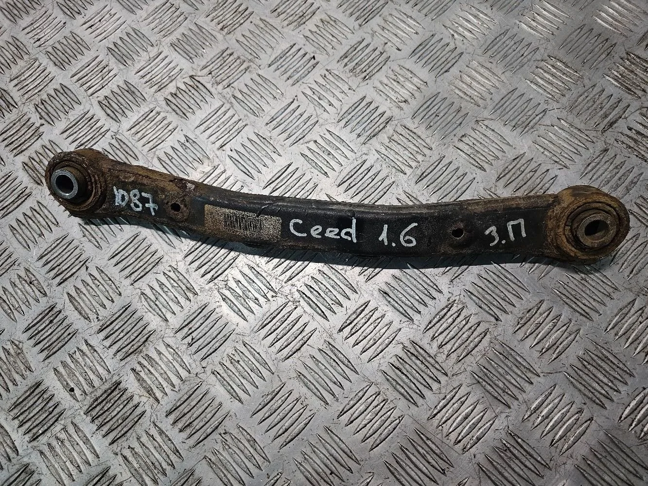 Рычаг поперечный Kia Ceed задний