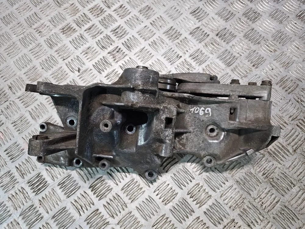 Кронштейн генератора Volkswagen Passat B5+