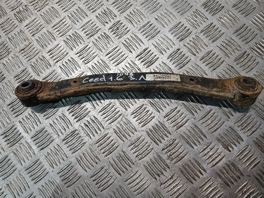 Рычаг поперечный Kia Ceed задний левый