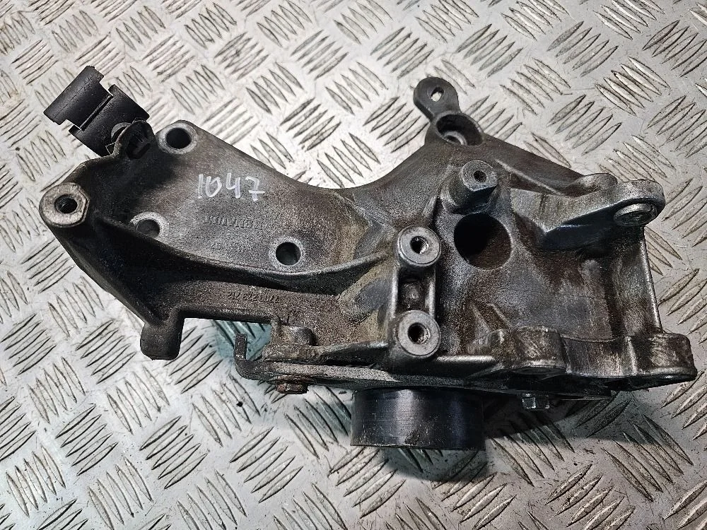 Кронштейн генератора Renault Logan I