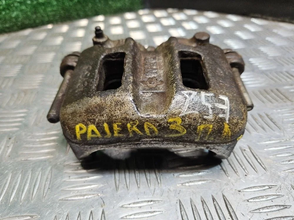 Суппорт передний левый 2х поршневой с Pajero 3