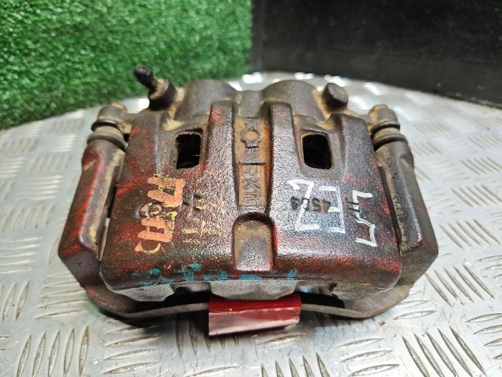 Суппорт передний правый Nissan X-Trail T30