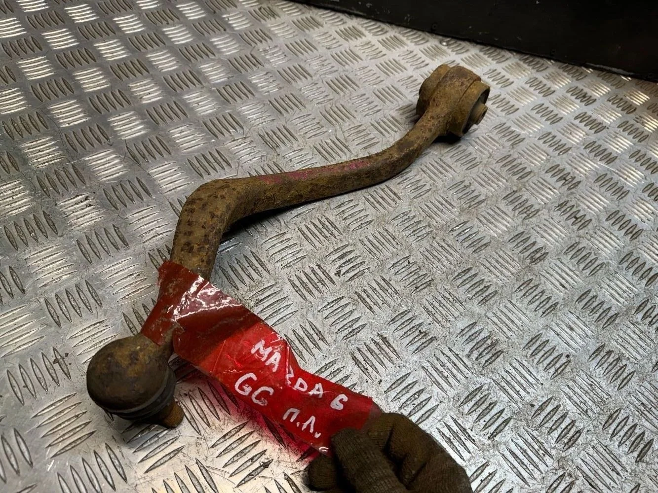 Рычаг передний левый кривой Мазда 6 GG