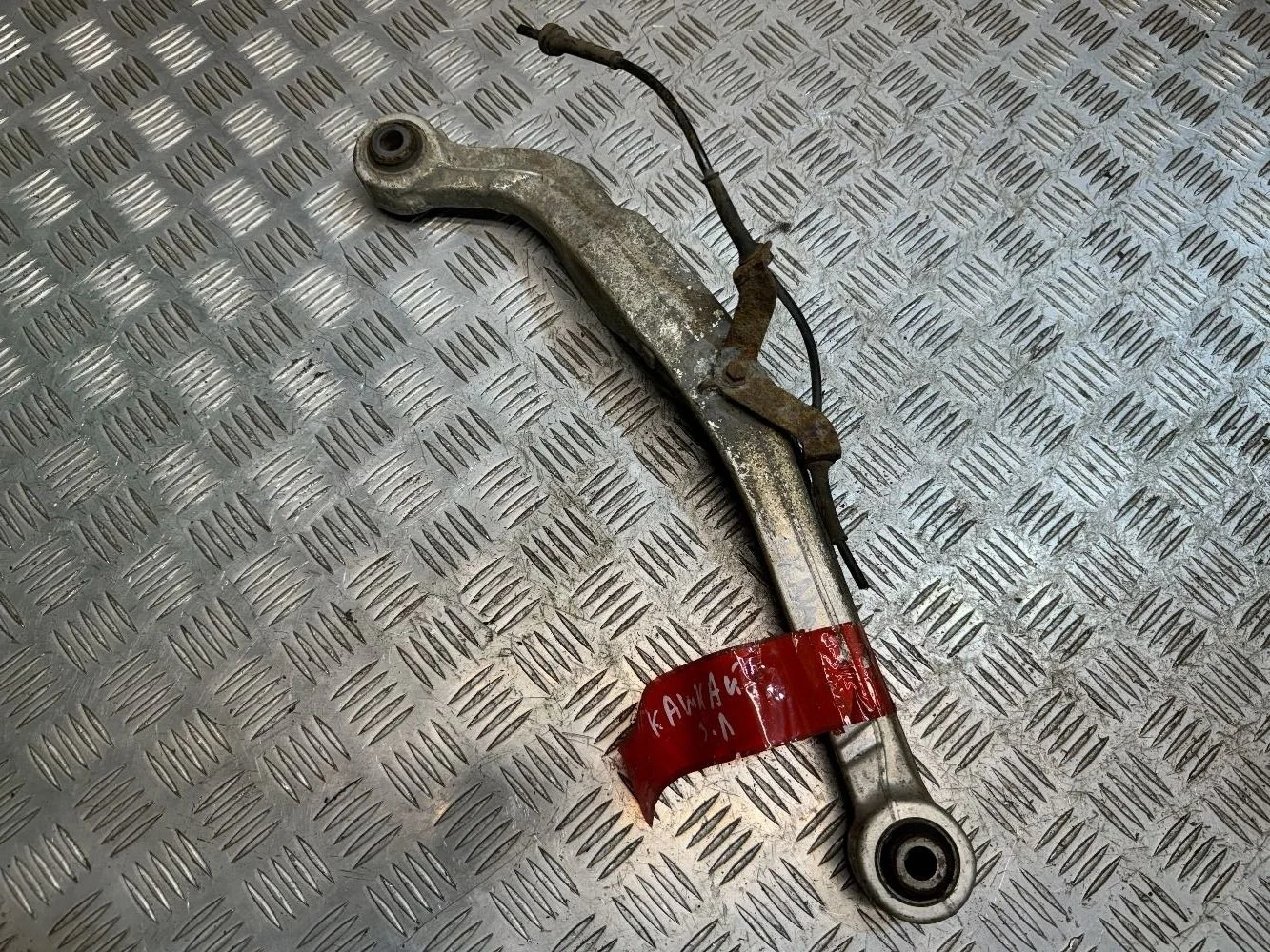 Рычаг подвески верхний задний левый Nissan Qashqai