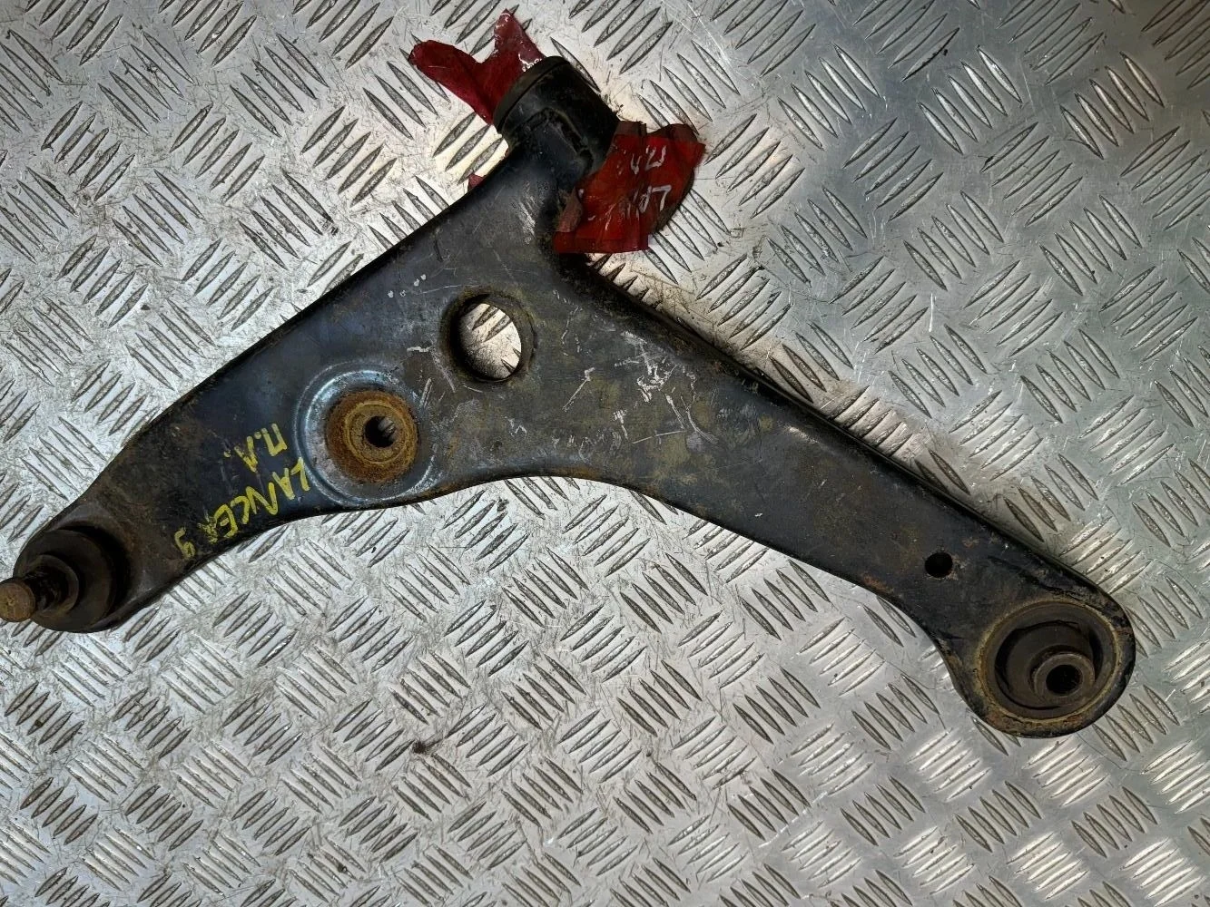 Рычаг передний левый Mitsubishi Lancer 9 (CS) MR40
