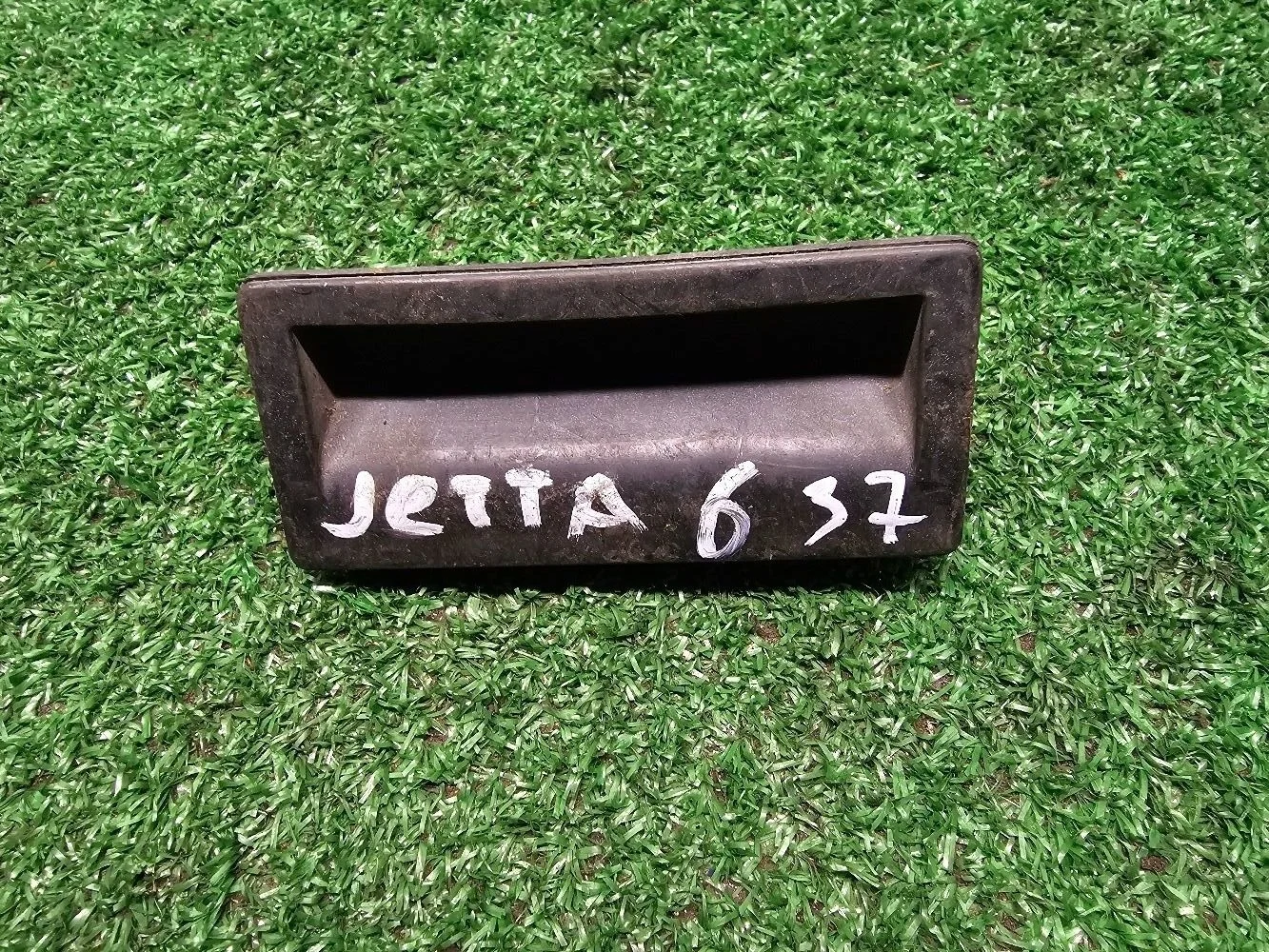 Кнопка открывания багажника Volkswagen Jetta