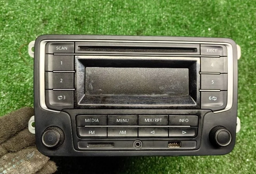 штатная магнитола VW Jetta