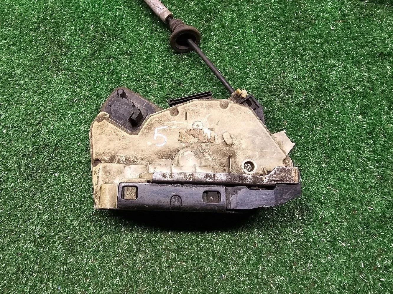 Замок двери Volkswagen Polo