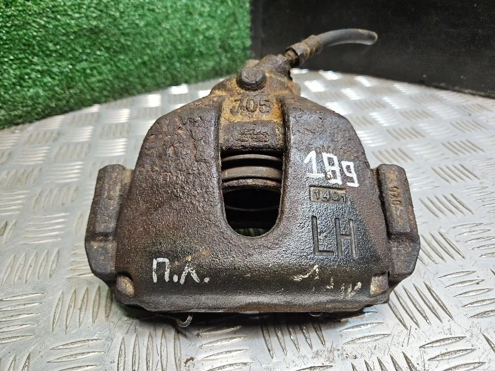 Суппорт тормозной передний левый Mazda 3