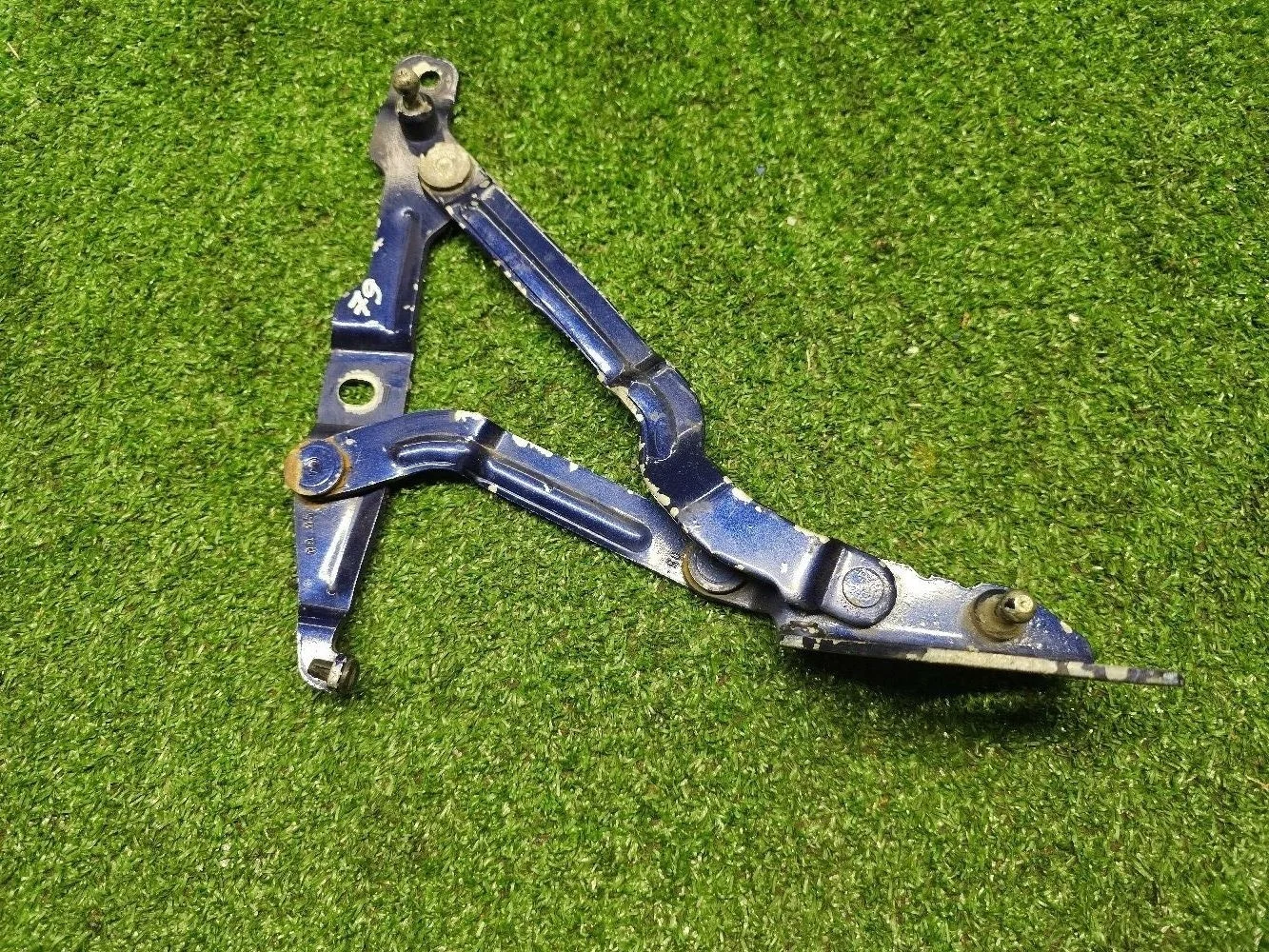 Петля крышки багажника Volkswagen Passat