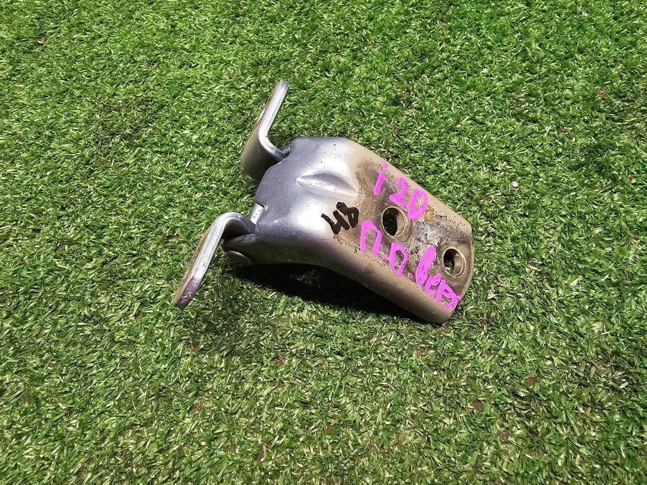 Петля двери передней правой верхняя Hyundai i20