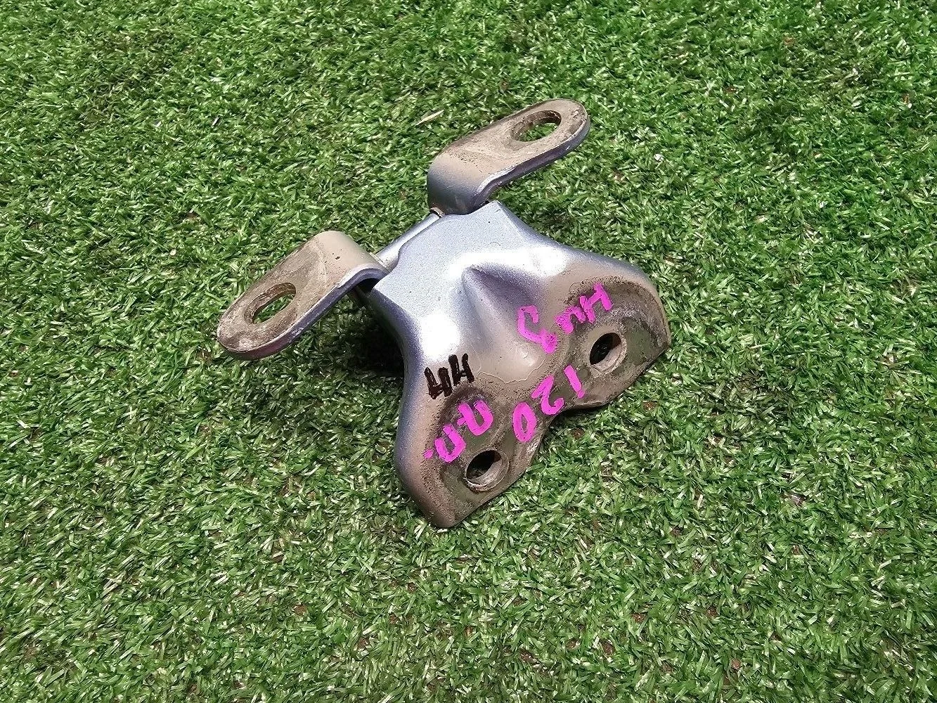 Петля двери передней правой нижняя Hyundai I20