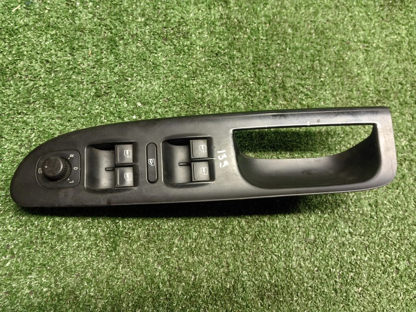 Блок управления стеклоподъемниками Volkswagen