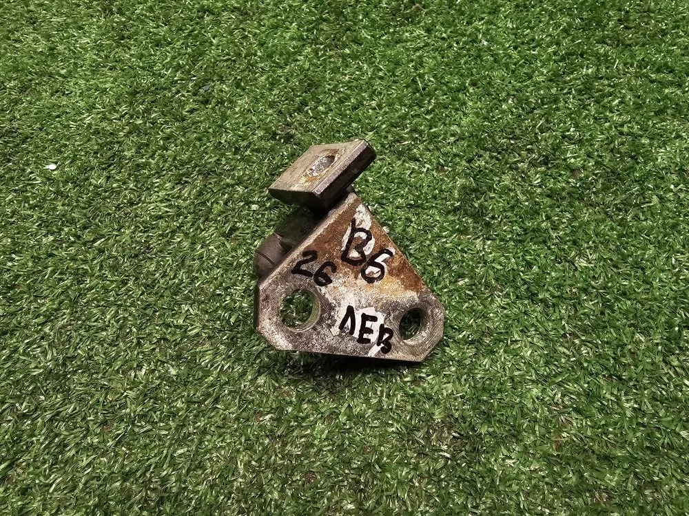 Петля двери задней левой верхняя VW Passat B6