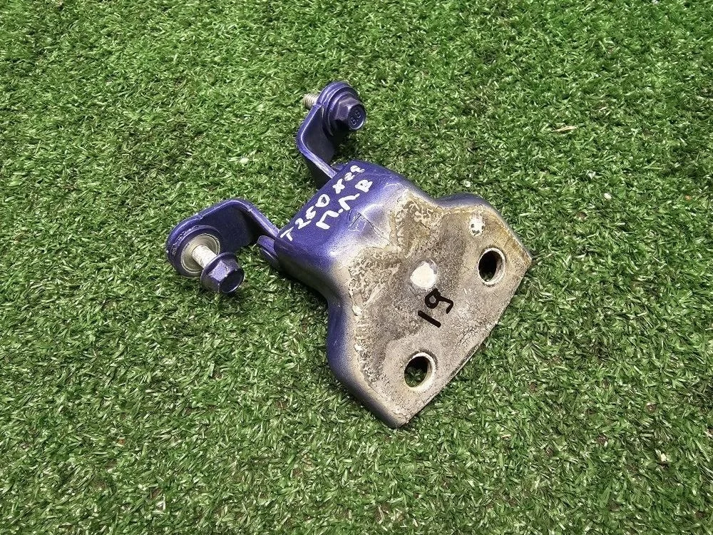 Петля передней левой двери Chevrolet Aveo T250