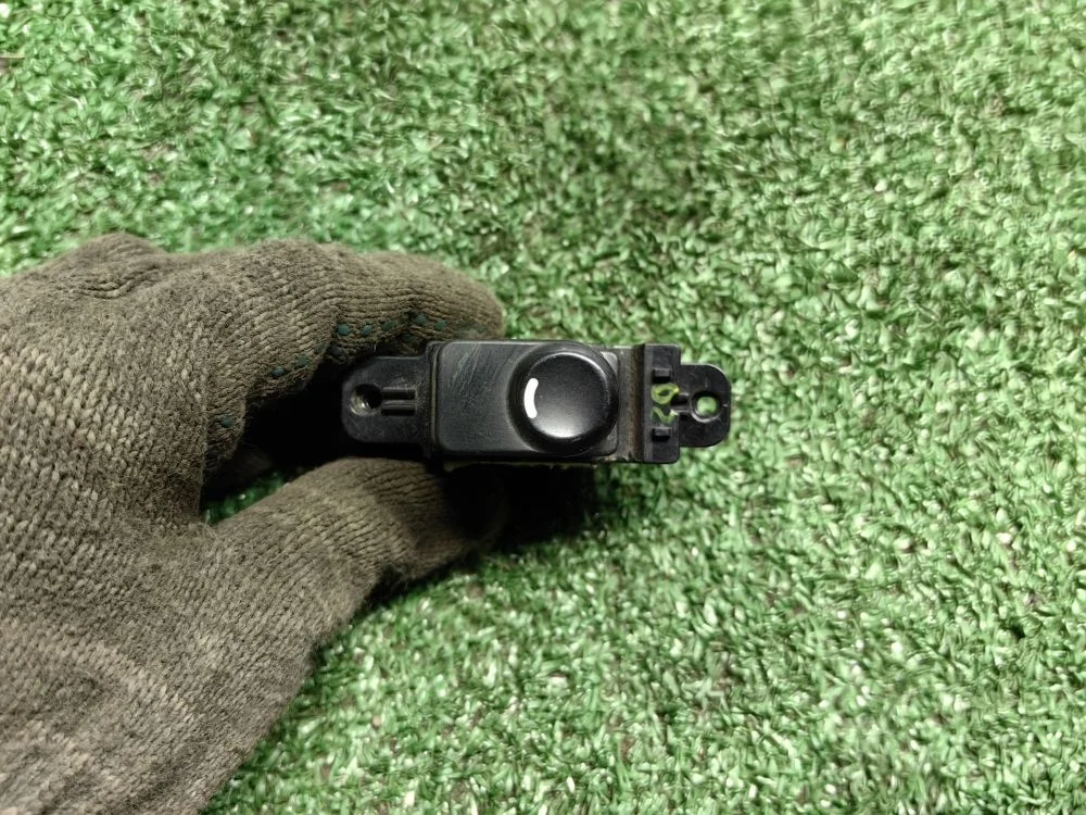 Кнопка стеклоподъемника Hyundai Solaris I