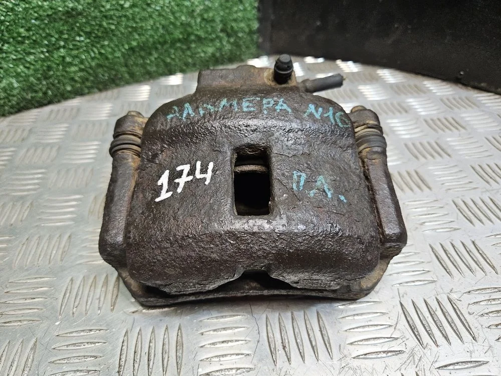 Суппорт передний левый на Nissan Almera N16