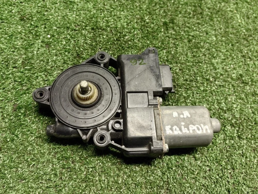 Моторчик стеклоподъемника передний левый Ssangyong