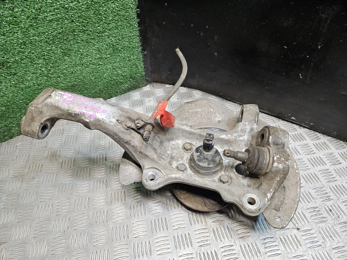 Кулак передний левый на LS460L