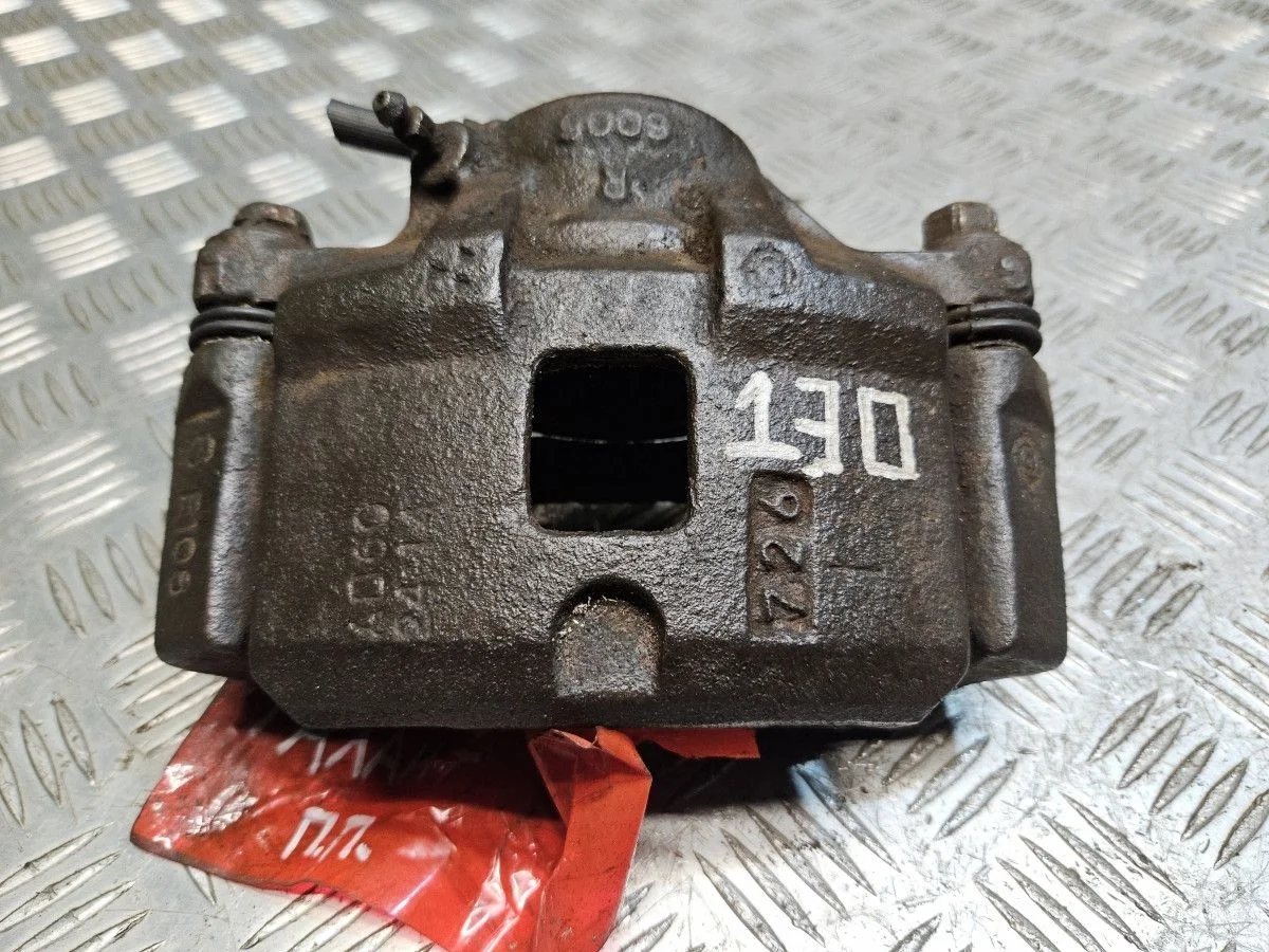 Суппорт передний правый на Mitsubishi Galant 8