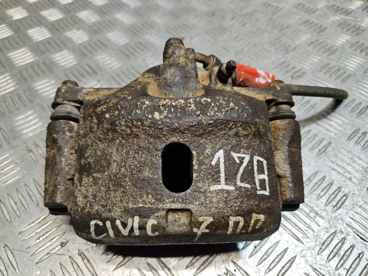 Суппорт передний правый на Civic 7