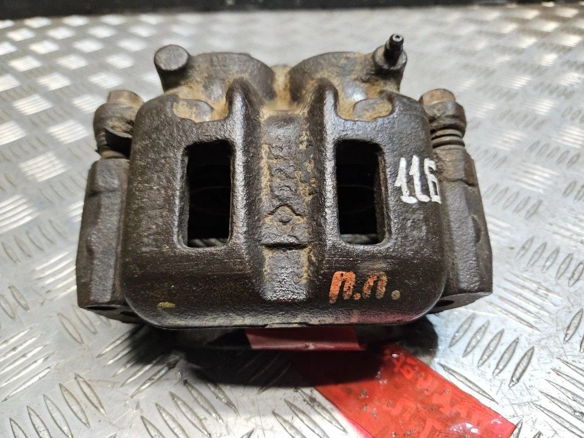 Суппорт передний правый 2-поршневой на Montero 3