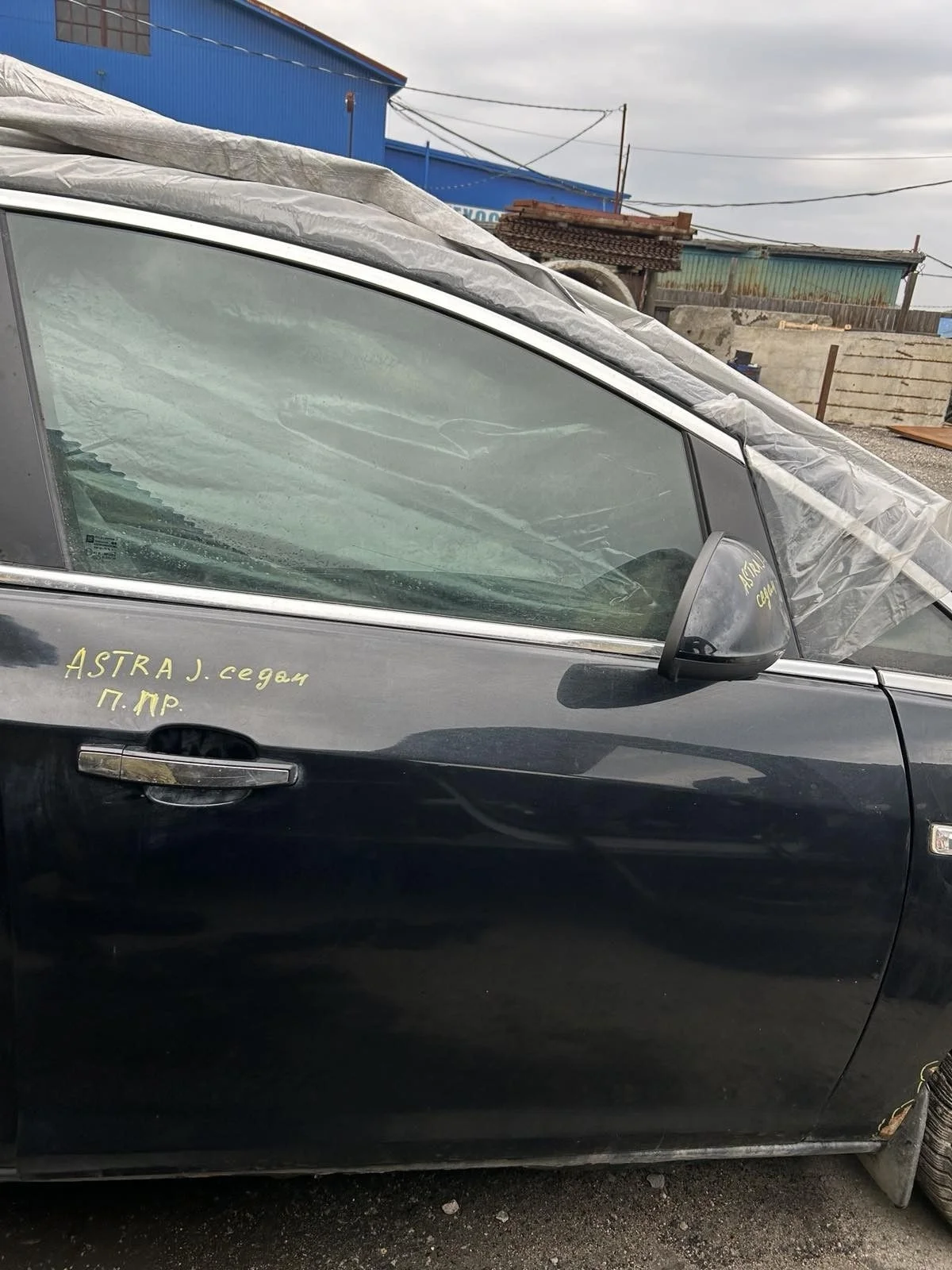 В наличии передняя правая дверь Opel Astra J