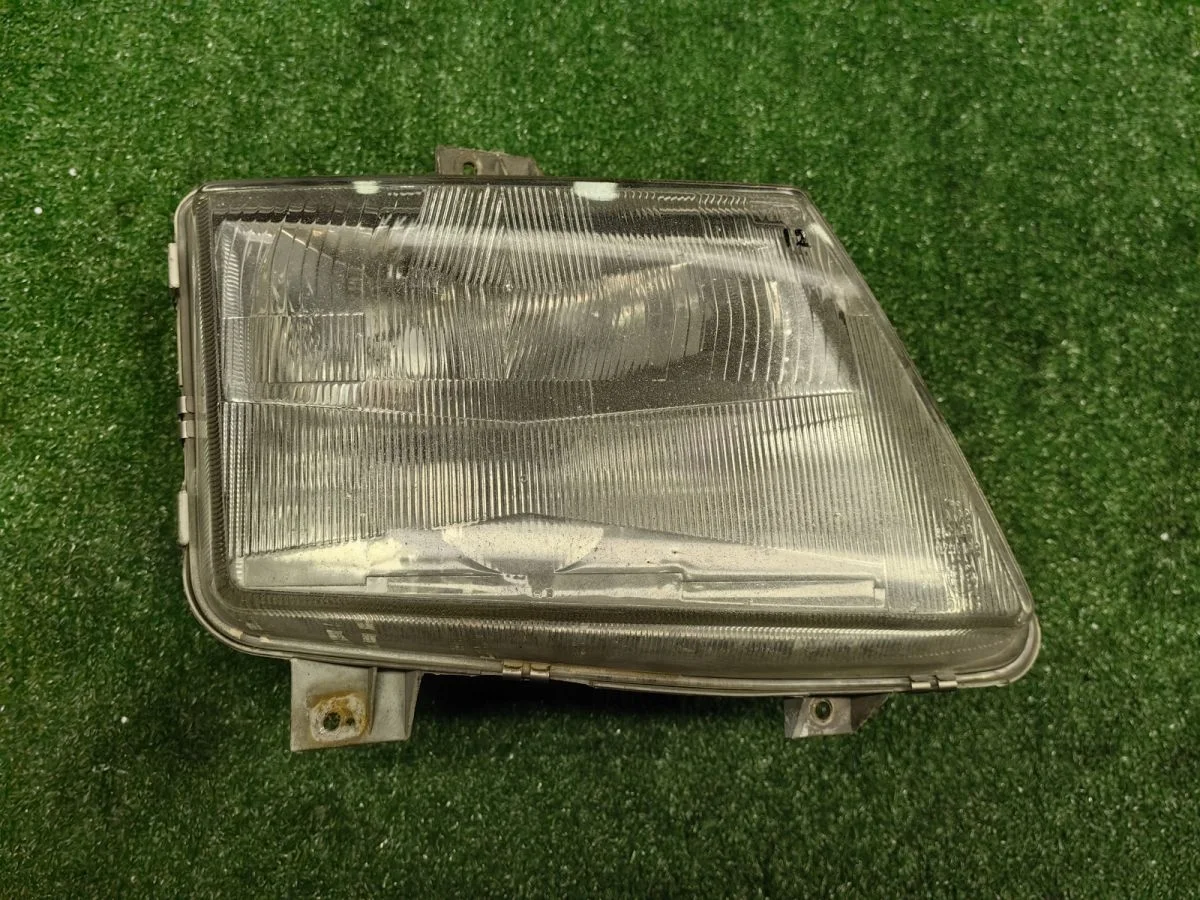 Фара правая Mercedes Vito W638