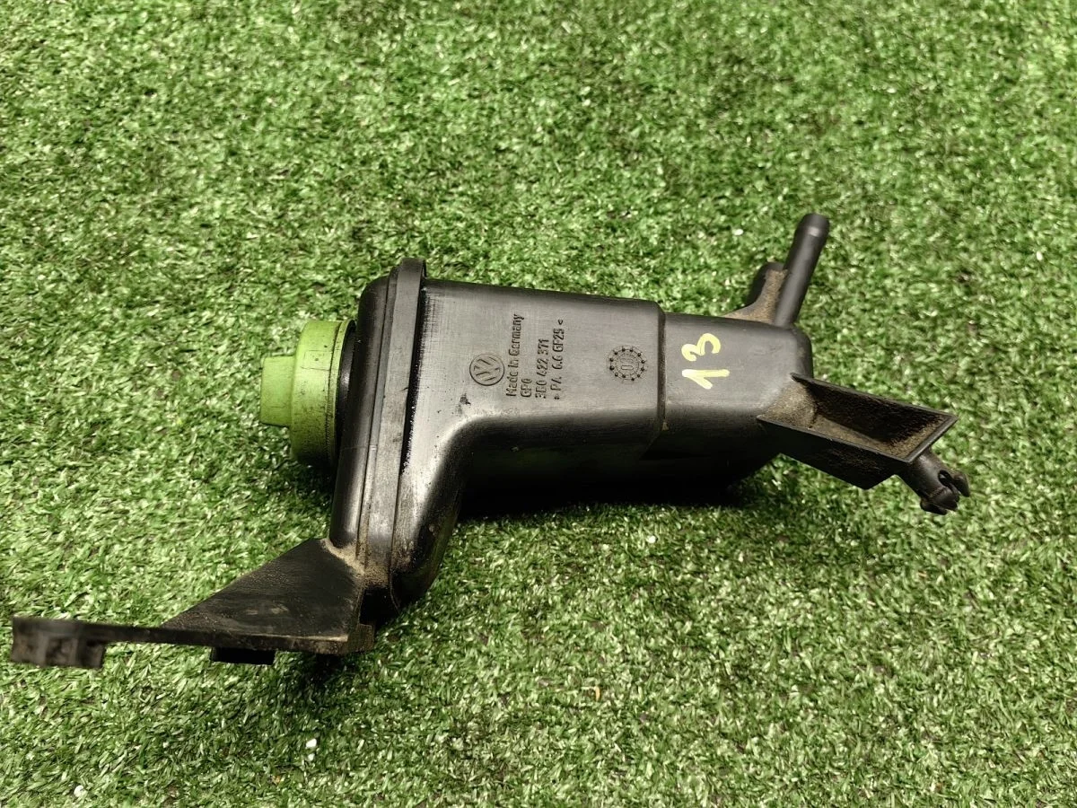 Бачок гидроусилителя Volkswagen Passat B5.5