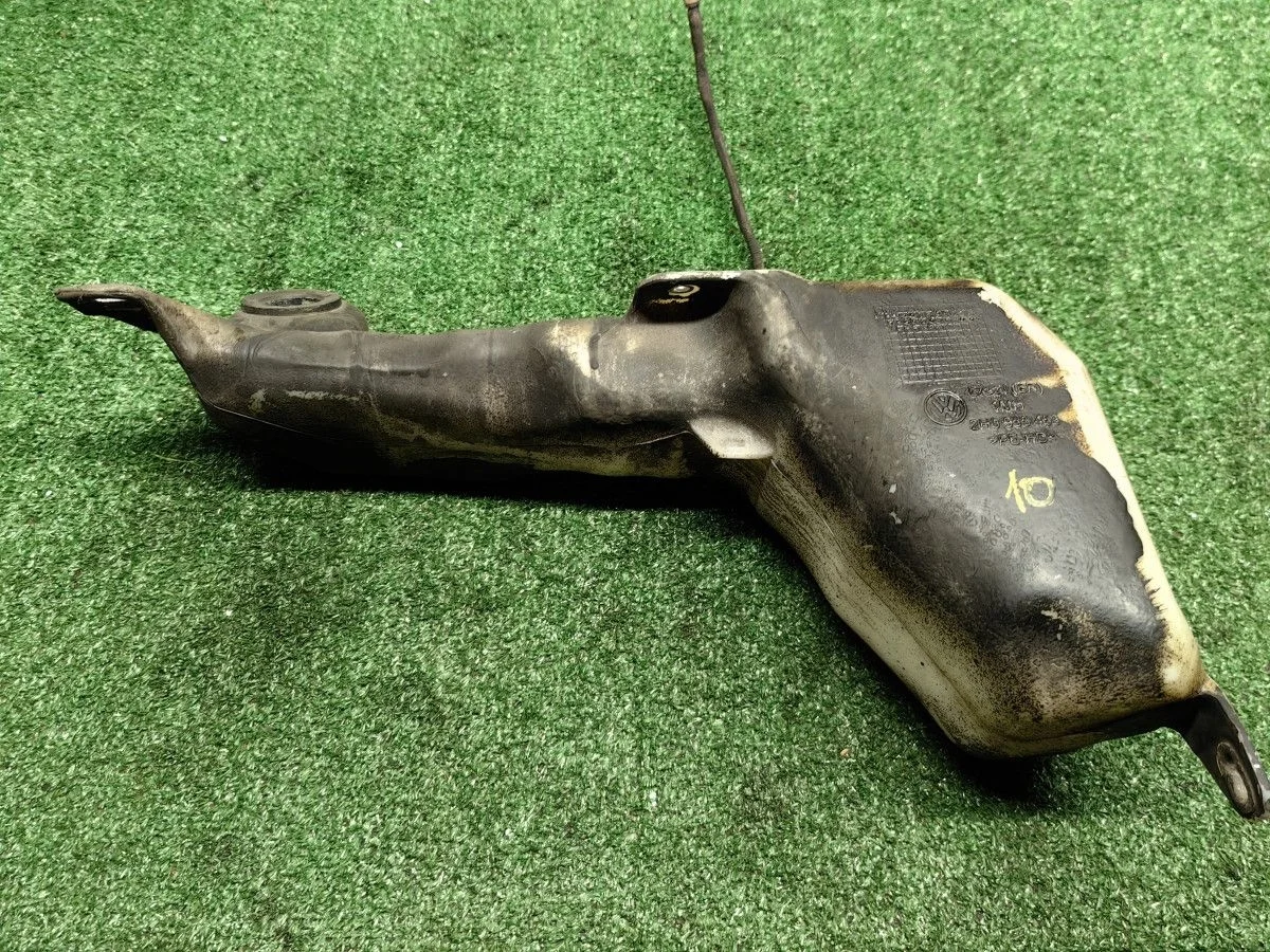 Бачок омывателя Volkswagen Amarok