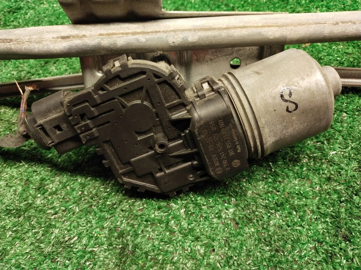 Моторчик стеклоочистителя Volkswagen Passat B5+