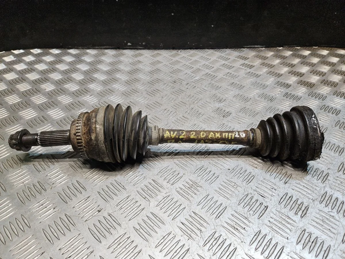 Привод левый на Avensis T250 акпп 1AZ