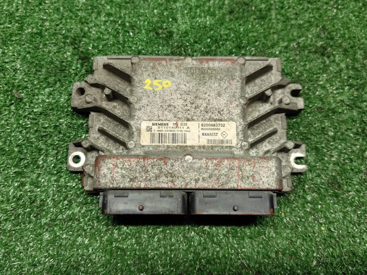 Блок управления двс Renault Logan