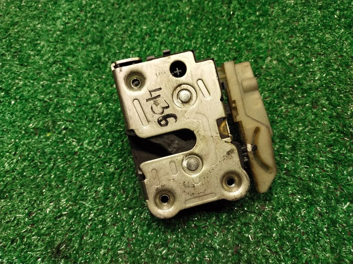 Замок двери Renault Duster передний правый