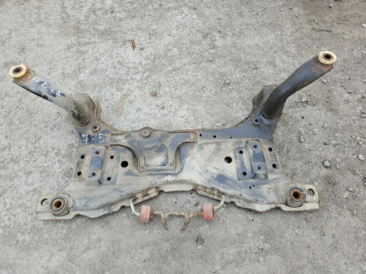 Подрамник передний на Ford Focus 2