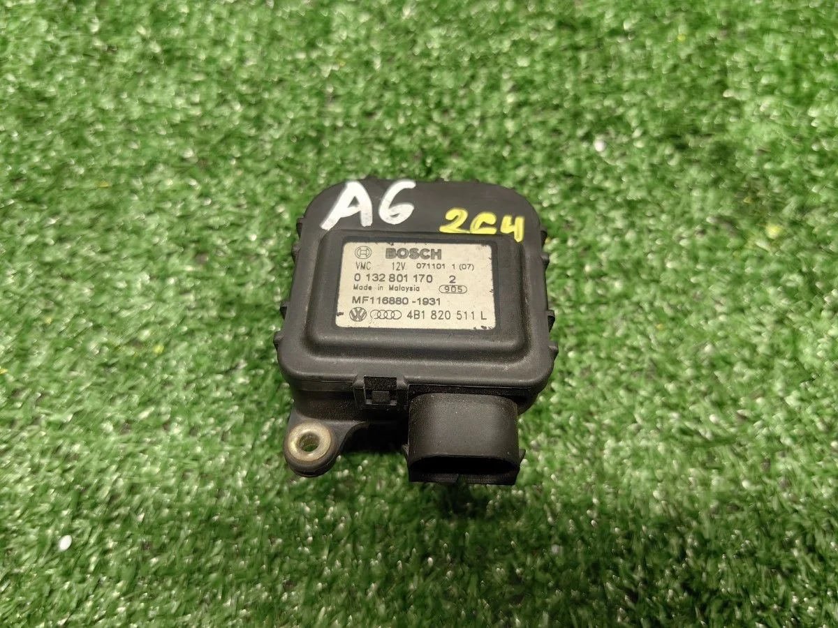 Моторчик заслонки печки Audi A6 C5