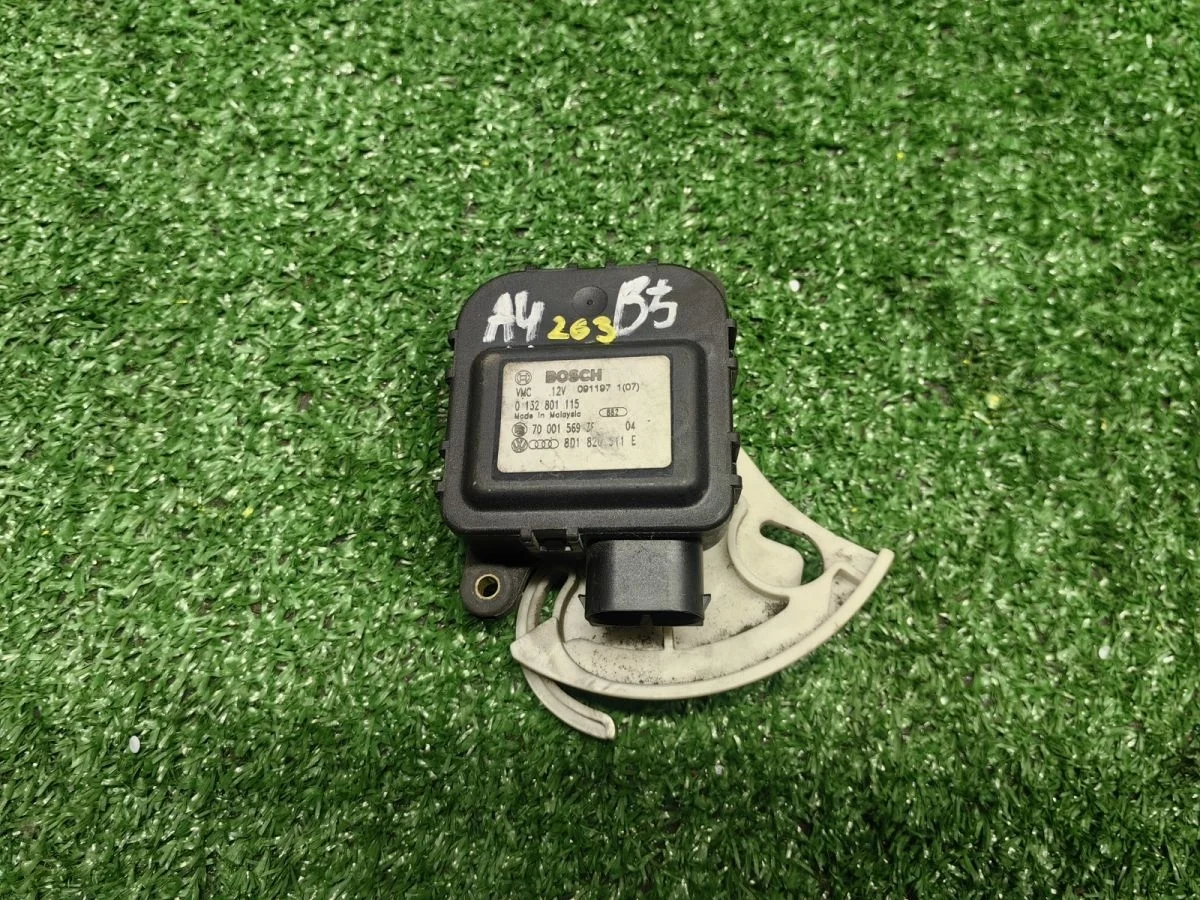 Моторчик заслонки отопителя Audi A4 B5