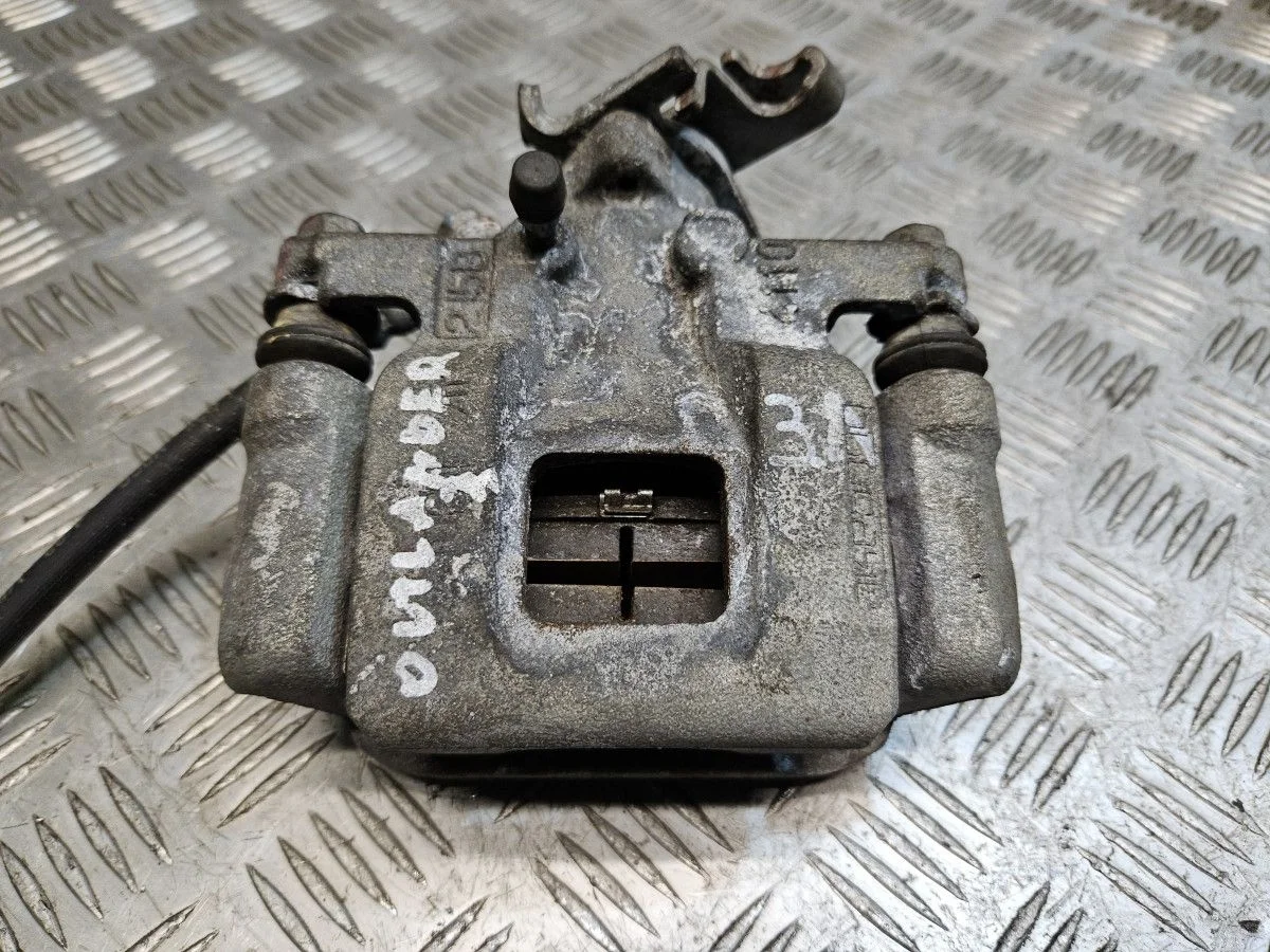 Суппорт задний левый на Mitsubishi Ourlander 3