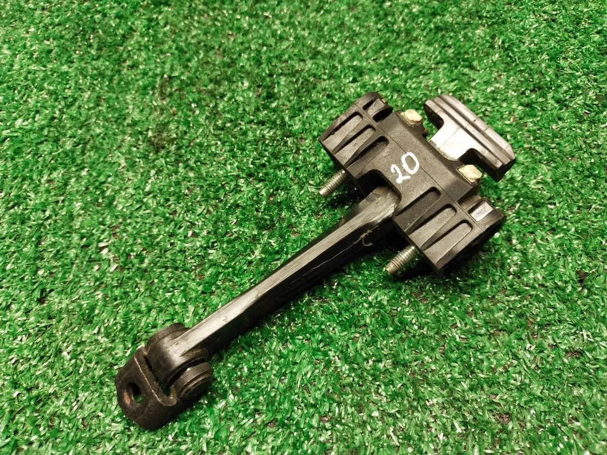 Ограничитель открывания двери задней Opel Zafira B