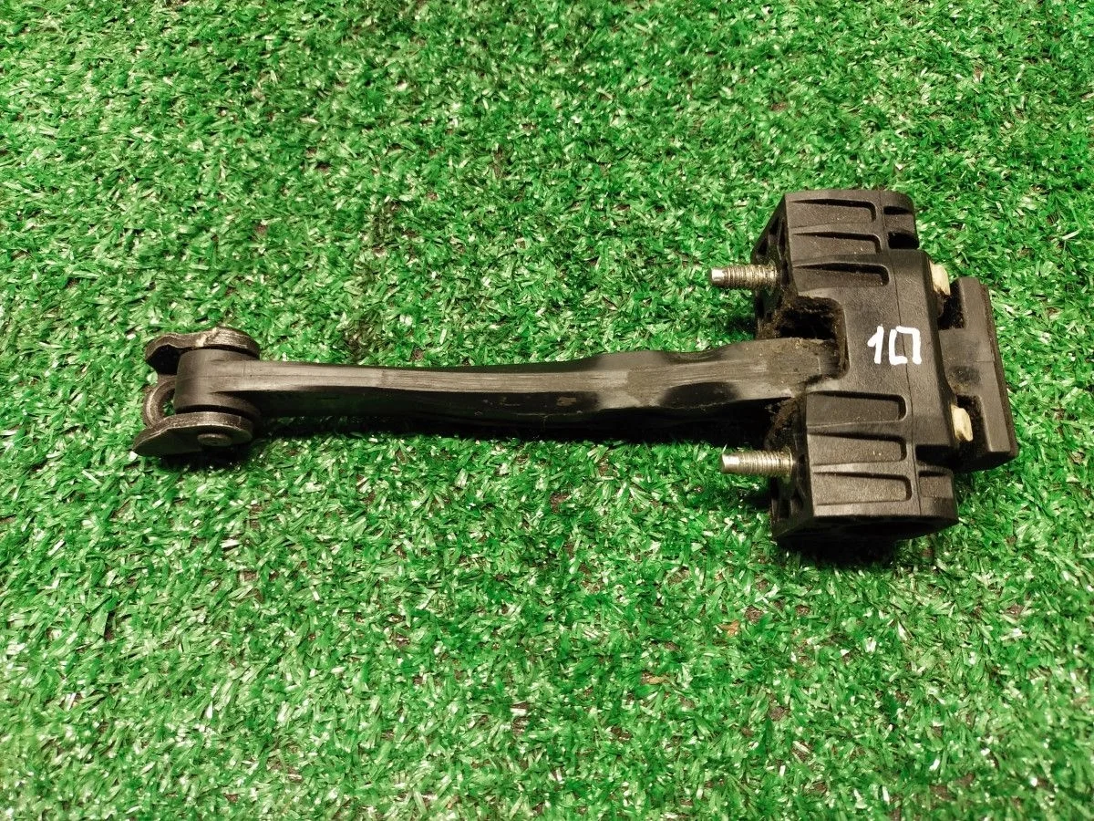 Ограничитель двери Opel Astra H