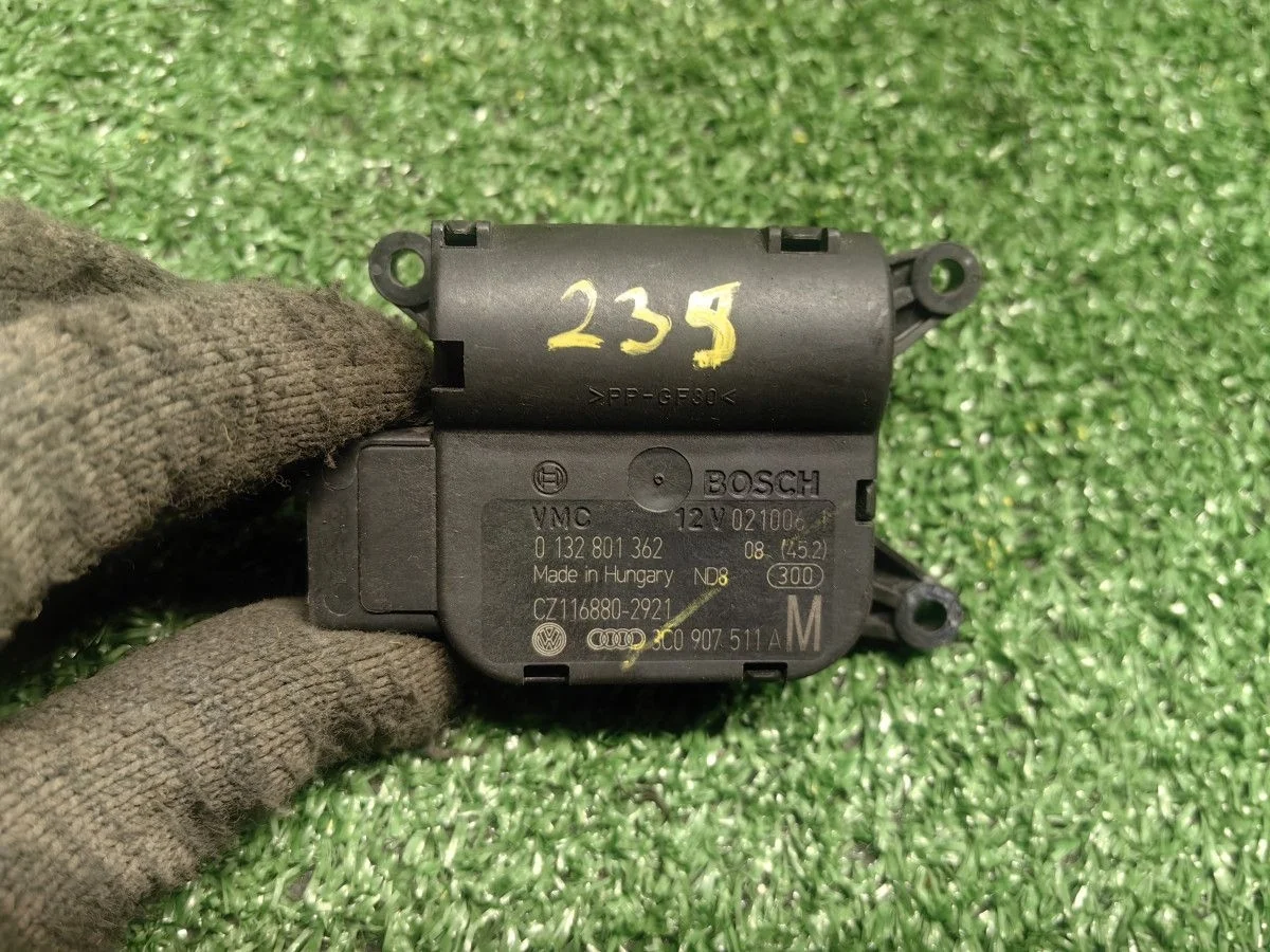 Моторчик заслонки печки Volkswagen Passat B6