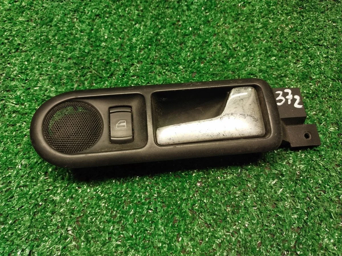 Ручка двери задней правой внутренняя Volkswagen