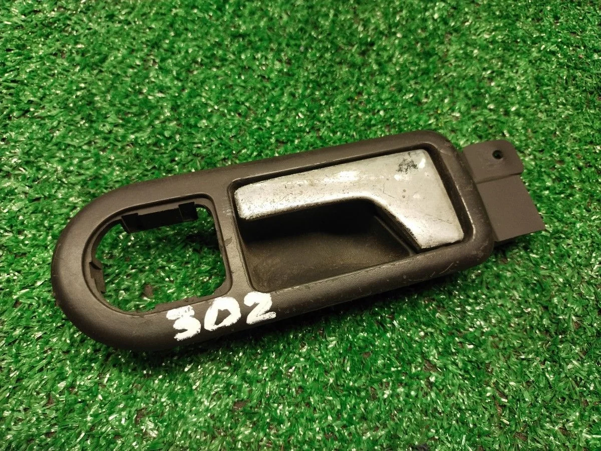 Ручка двери внутренняя левая Volkswagen Passat