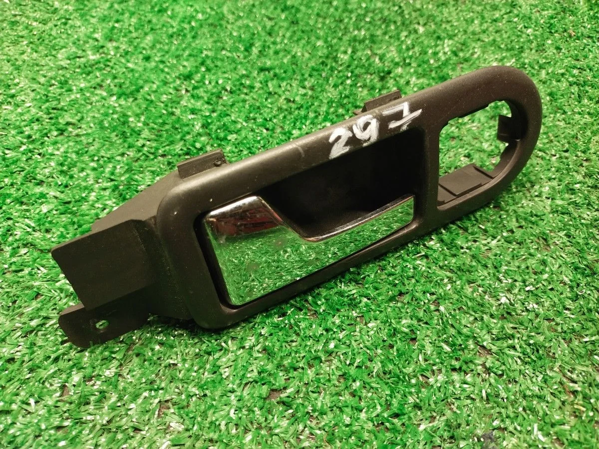 Ручка двери внутренняя левая Volkswagen Passat