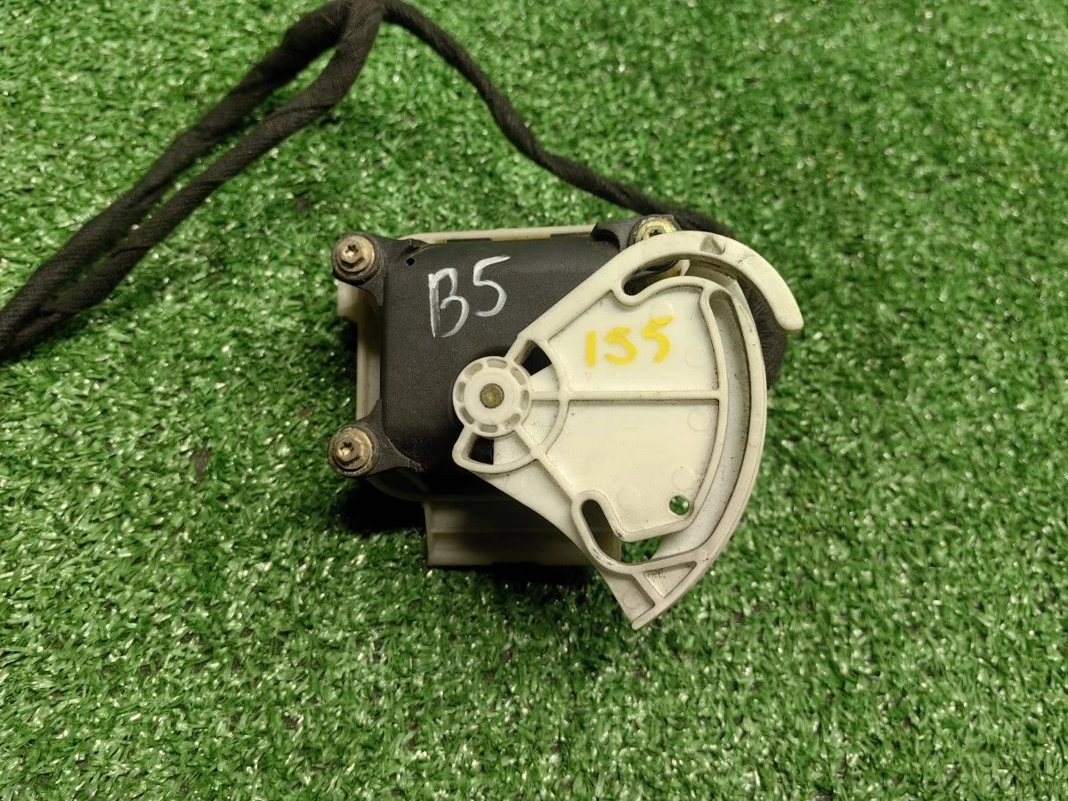 Моторчик заслонки печки Volkswagen Passat B5