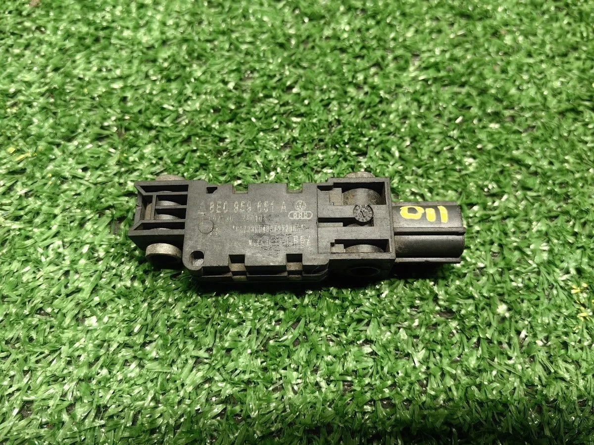 Датчик удара AirBag Audi A4 B7