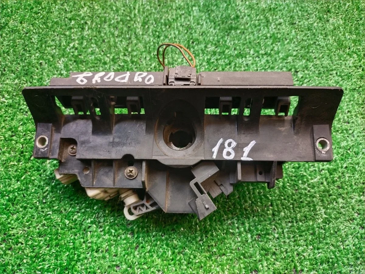 Ручка крышки багажника Audi A6 (С5)