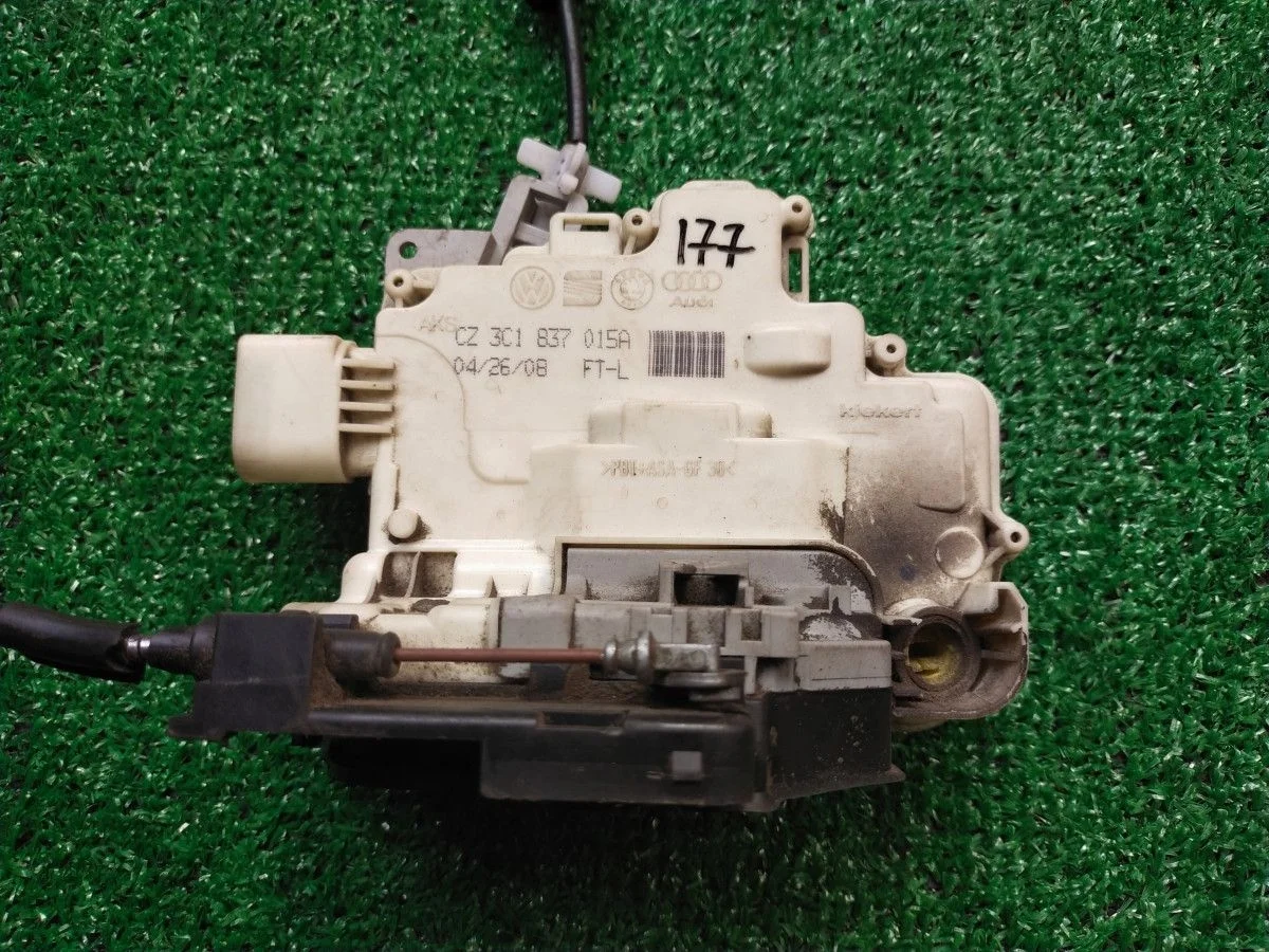 Замок двери передний левый VW Passat B7