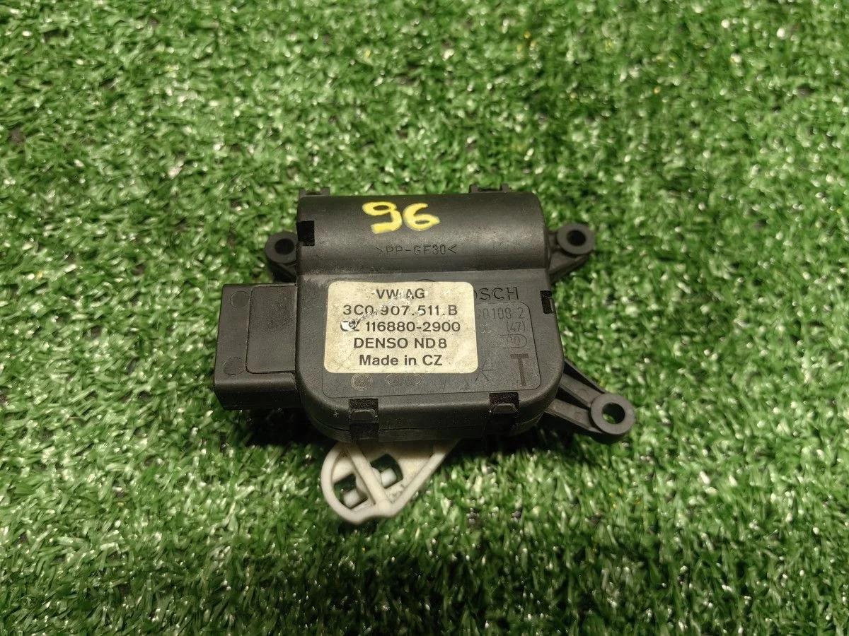 Моторчик заслонки отопителя Volkswagen Passat B6